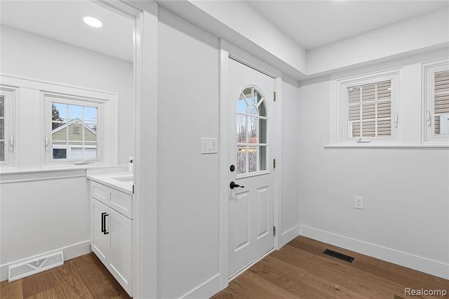 511 Gardenia Avenue, Royal Oak, MI 48067