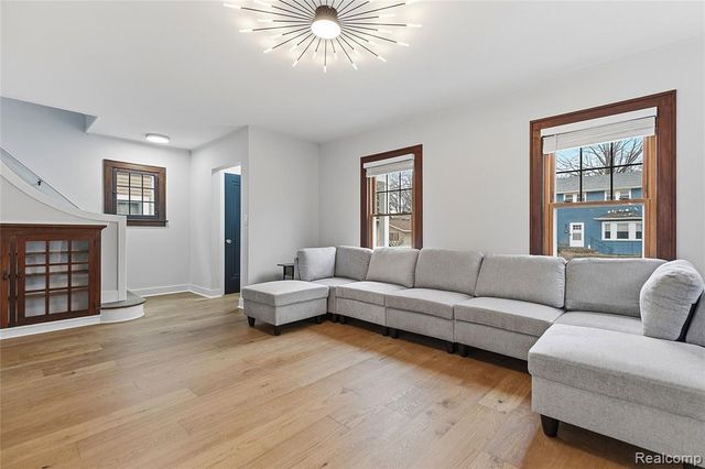 511 Gardenia Avenue, Royal Oak, MI 48067