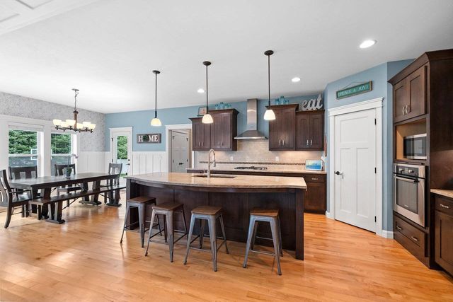 3562 ABBEY COURT, Green Bay, WI 54313