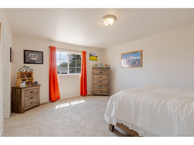 2643 W 45th St, Loveland, CO 80538