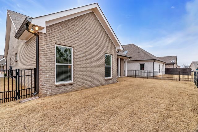 6412 Armstrong Dr, Hermitage, TN 37076