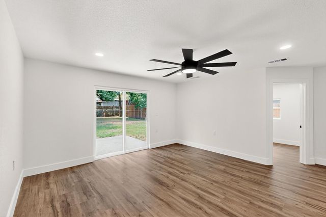 1822 Robinson Street, Irving, TX 75060