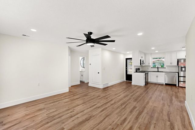 1822 Robinson Street, Irving, TX 75060