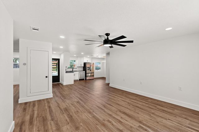 1822 Robinson Street, Irving, TX 75060