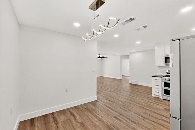 1822 Robinson Street, Irving, TX 75060