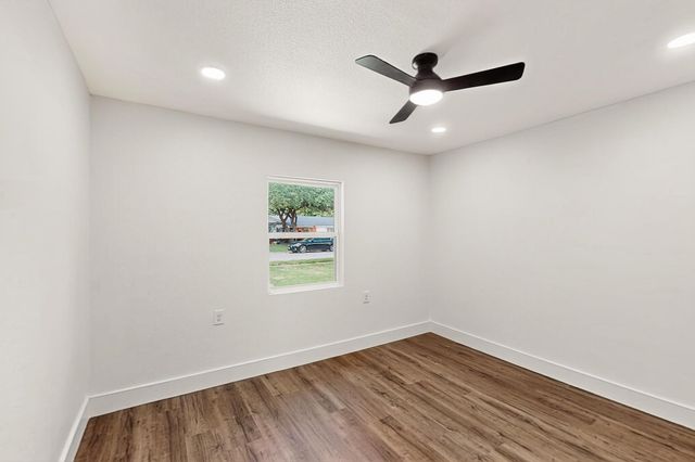 1822 Robinson Street, Irving, TX 75060