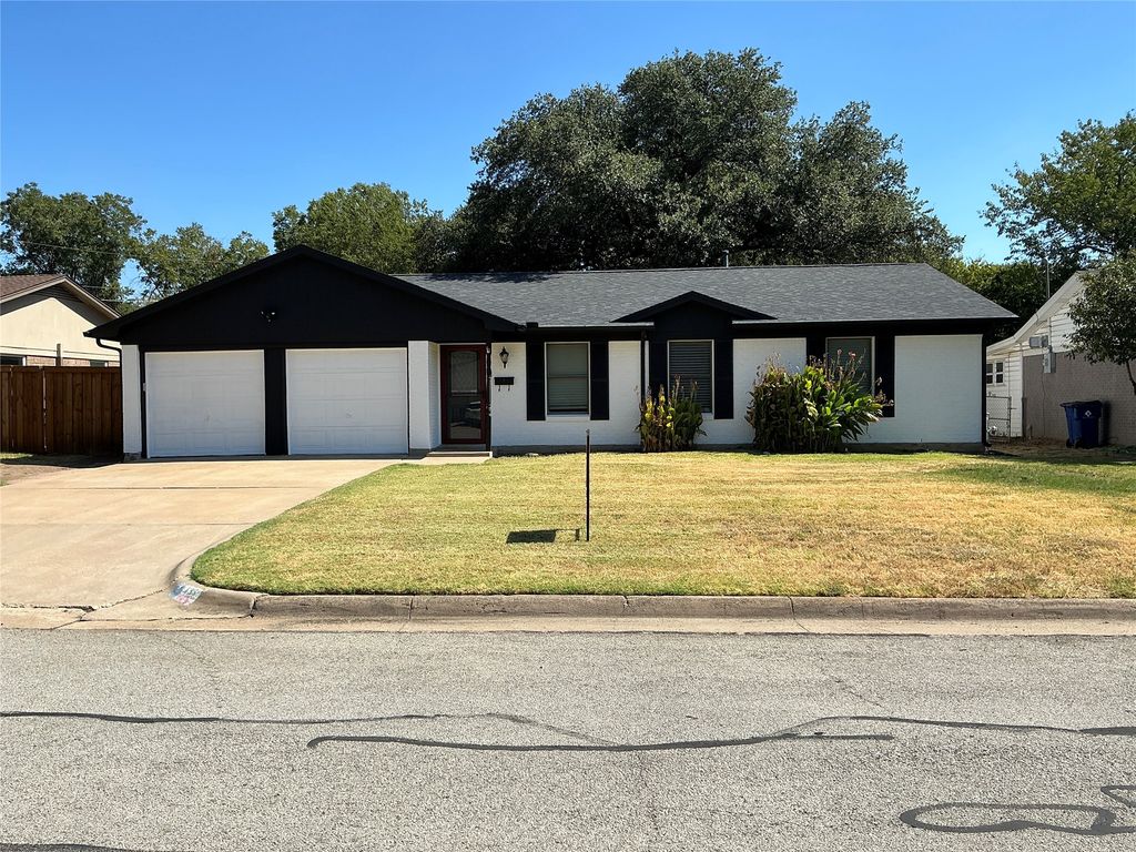 136 Jill Ann Drive, Burleson, TX 76028 — exterior