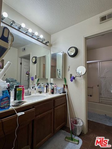 19928 Chase Street 27, Winnetka, CA 91306