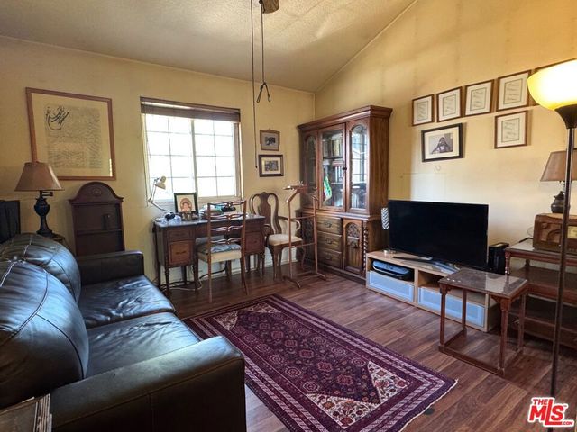 19928 Chase Street 27, Winnetka, CA 91306