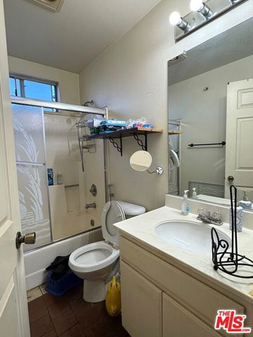 19928 Chase Street 27, Winnetka, CA 91306