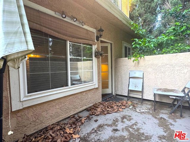 19928 Chase Street 27, Winnetka, CA 91306