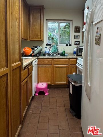 19928 Chase Street 27, Winnetka, CA 91306