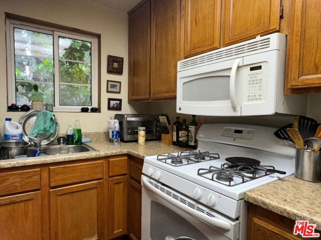 19928 Chase Street 27, Winnetka, CA 91306