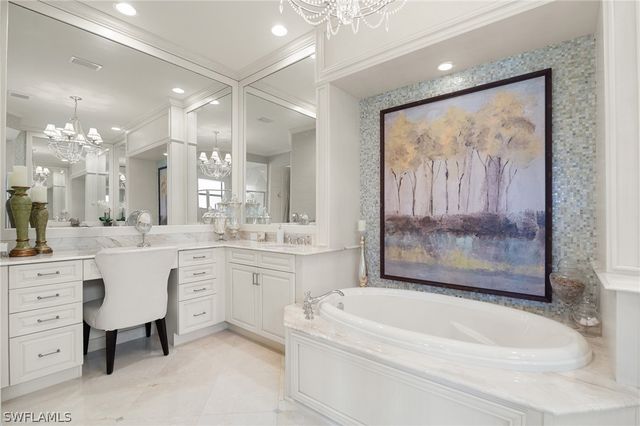 3633 Santaren CT, Naples, FL 34119