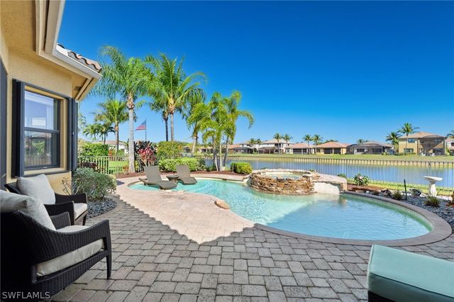 3633 Santaren CT, Naples, FL 34119