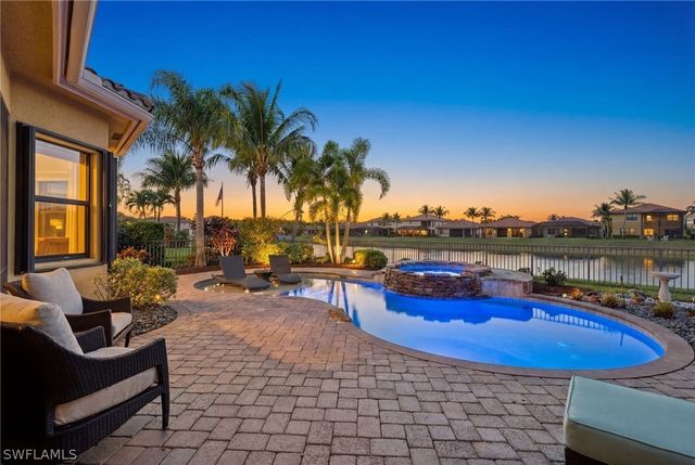 3633 Santaren CT, Naples, FL 34119