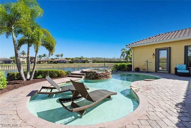 3633 Santaren CT, Naples, FL 34119