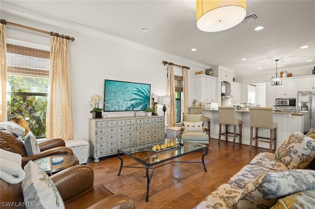 3633 Santaren CT, Naples, FL 34119