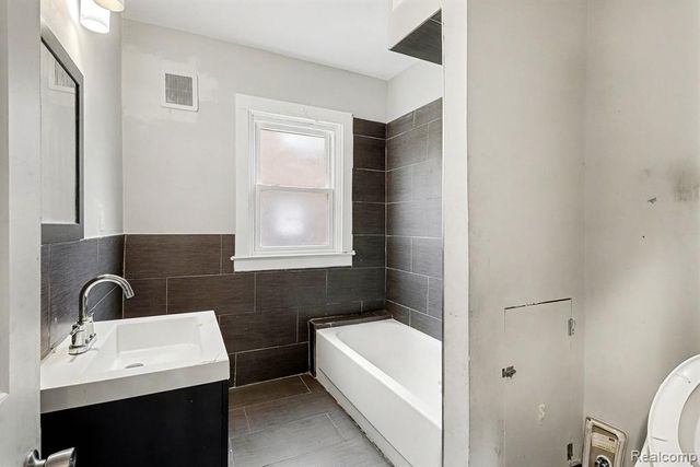 16177 Inverness Street, Detroit, MI 48221