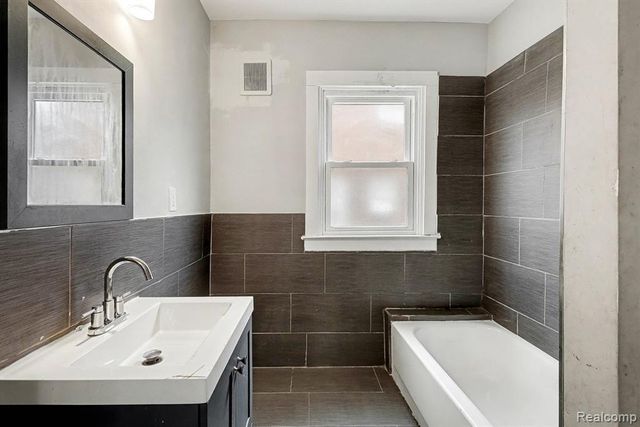 16177 Inverness Street, Detroit, MI 48221