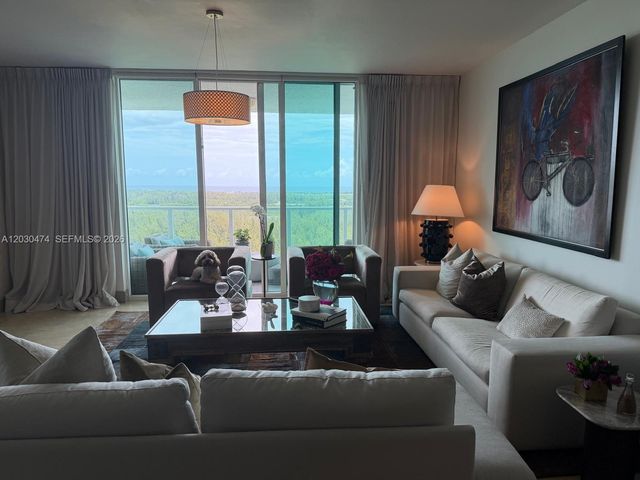 14951 Royal Oaks Ln 2001, Miami, FL 33181