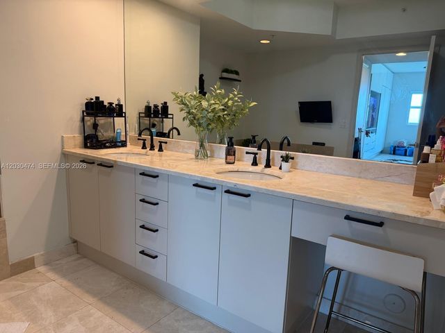 14951 Royal Oaks Ln 2001, Miami, FL 33181