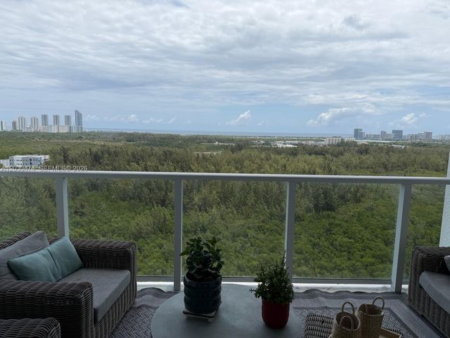 14951 Royal Oaks Ln 2001, Miami, FL 33181
