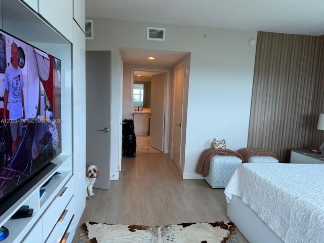 14951 Royal Oaks Ln 2001, Miami, FL 33181