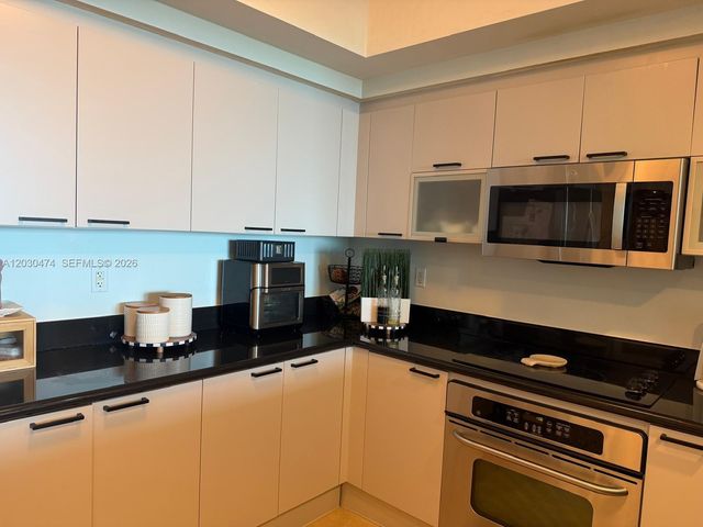 14951 Royal Oaks Ln 2001, Miami, FL 33181