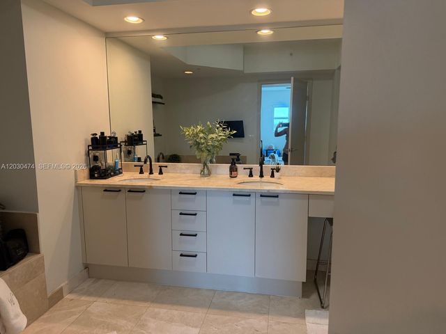 14951 Royal Oaks Ln 2001, Miami, FL 33181