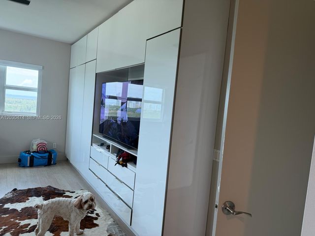 14951 Royal Oaks Ln 2001, Miami, FL 33181