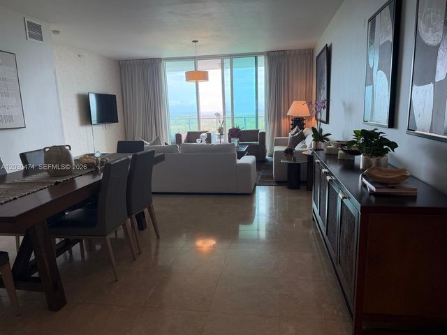 14951 Royal Oaks Ln 2001, Miami, FL 33181