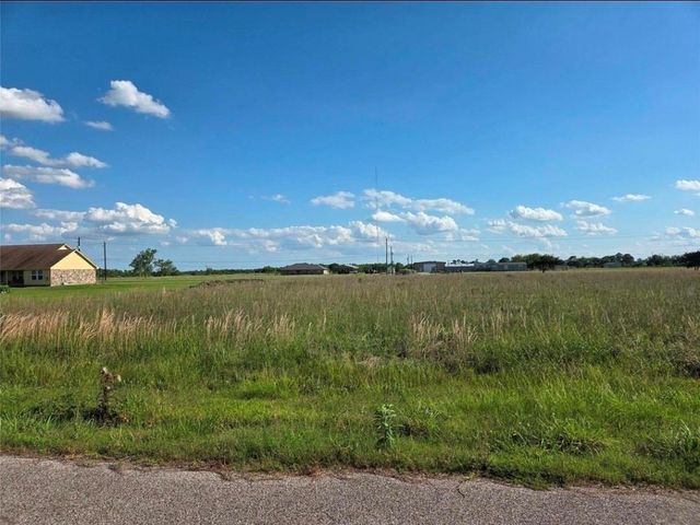 197 Avenue C, Alvin, TX 77511