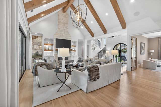 2072 Covered Bridge Drive, Braselton, GA 30517