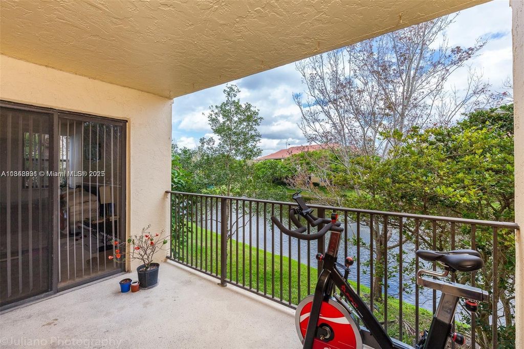 10161 W Sunrise Blvd 202, Plantation, FL 33322