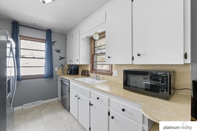 6320 Pratt Street, Omaha, NE 68104