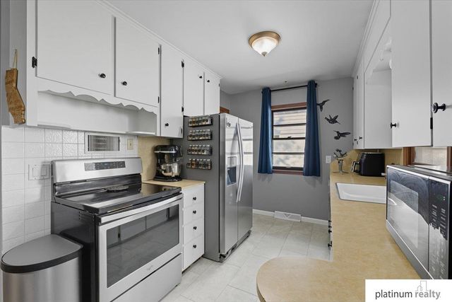 6320 Pratt Street, Omaha, NE 68104