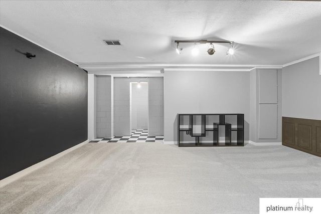 6320 Pratt Street, Omaha, NE 68104