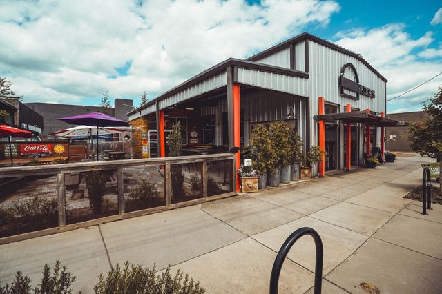 614 E Main St # 205, Chattanooga, TN 37408