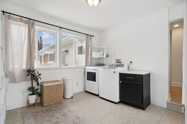 1214 Pleasant Valley Drive, Waterloo, IA 50701