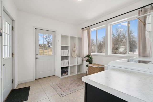 1214 Pleasant Valley Drive, Waterloo, IA 50701