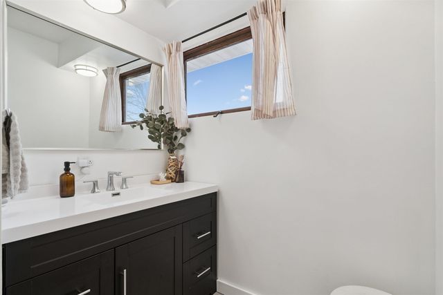 1214 Pleasant Valley Drive, Waterloo, IA 50701