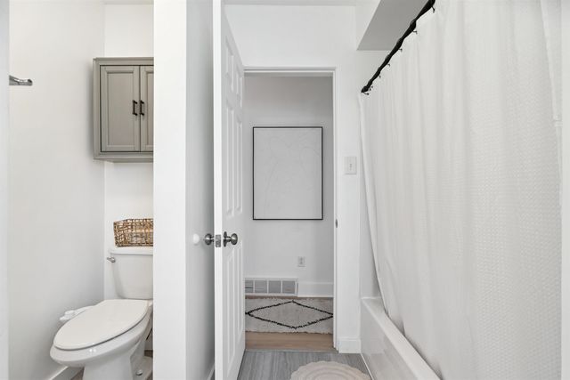 1214 Pleasant Valley Drive, Waterloo, IA 50701