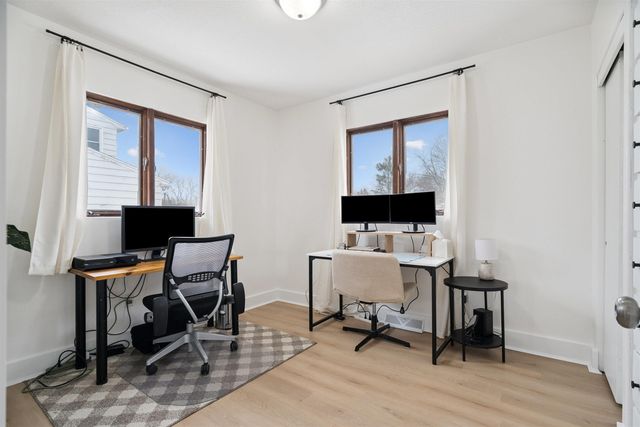 1214 Pleasant Valley Drive, Waterloo, IA 50701