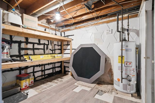 1214 Pleasant Valley Drive, Waterloo, IA 50701