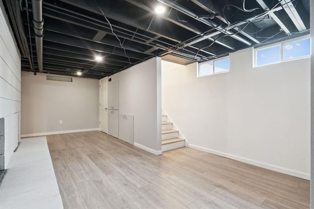 1214 Pleasant Valley Drive, Waterloo, IA 50701