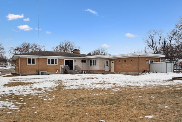 1214 Pleasant Valley Drive, Waterloo, IA 50701