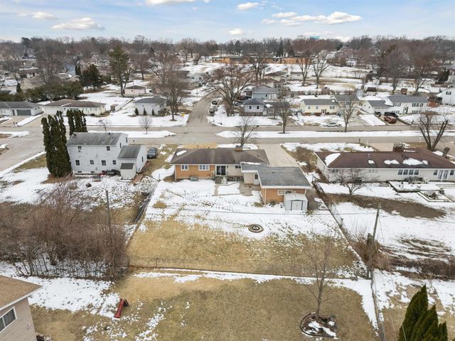 1214 Pleasant Valley Drive, Waterloo, IA 50701