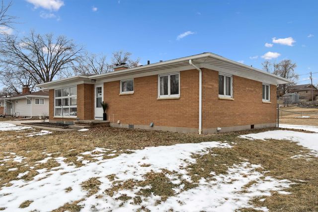 1214 Pleasant Valley Drive, Waterloo, IA 50701