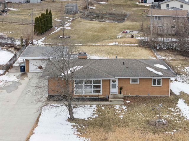 1214 Pleasant Valley Drive, Waterloo, IA 50701